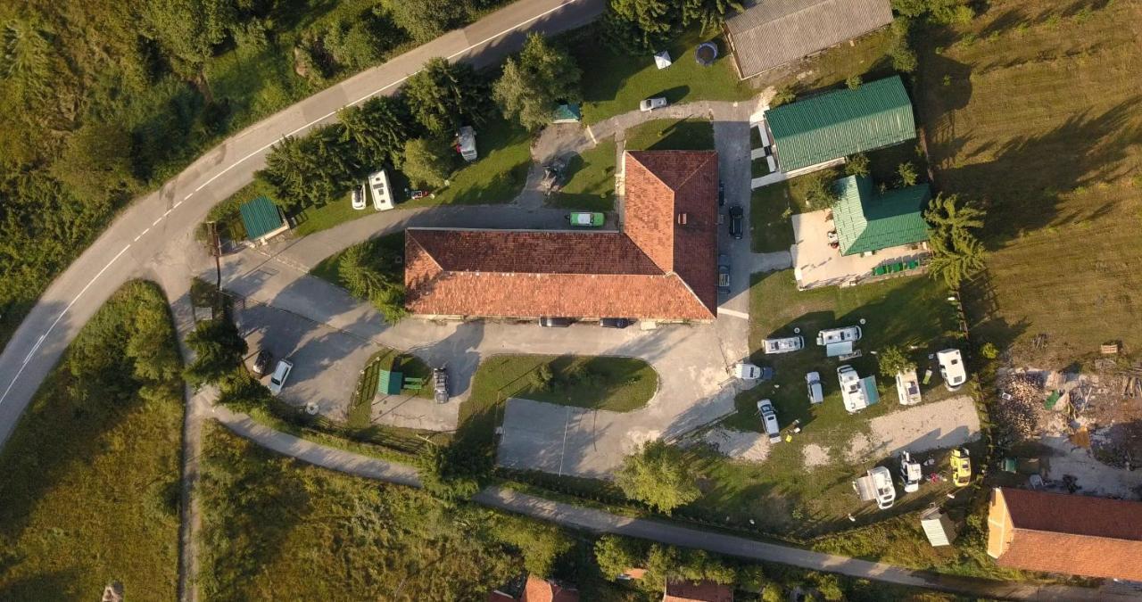 Apartments&Camping Zip Kremna Exterior photo