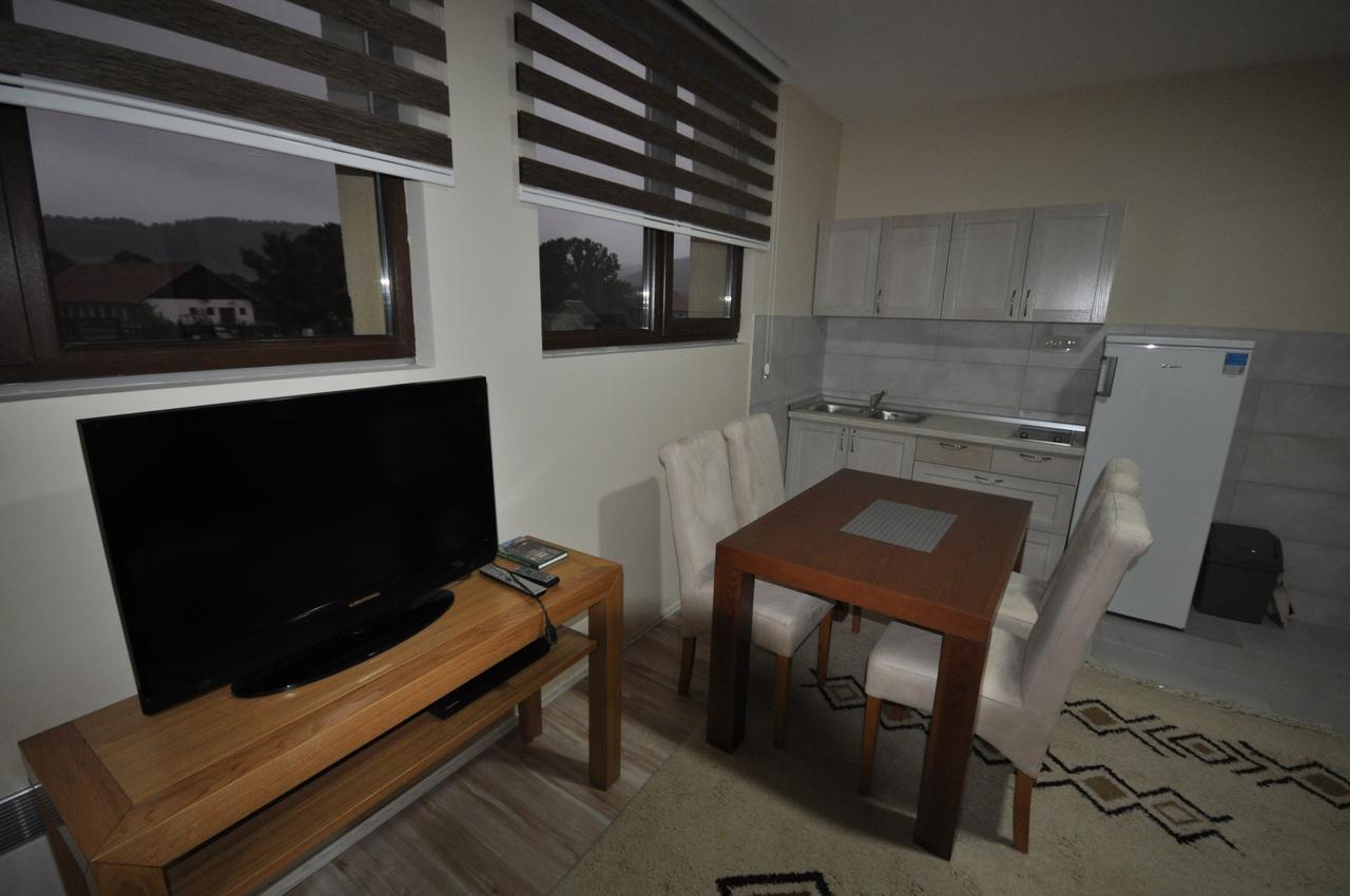 Apartments&Camping Zip Kremna Exterior photo