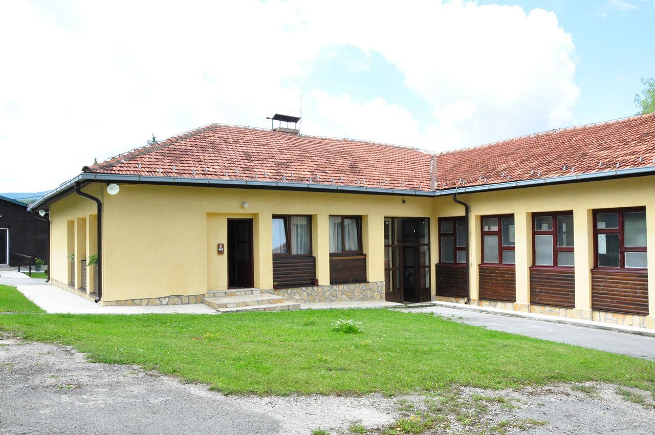 Apartments&Camping Zip Kremna Exterior photo