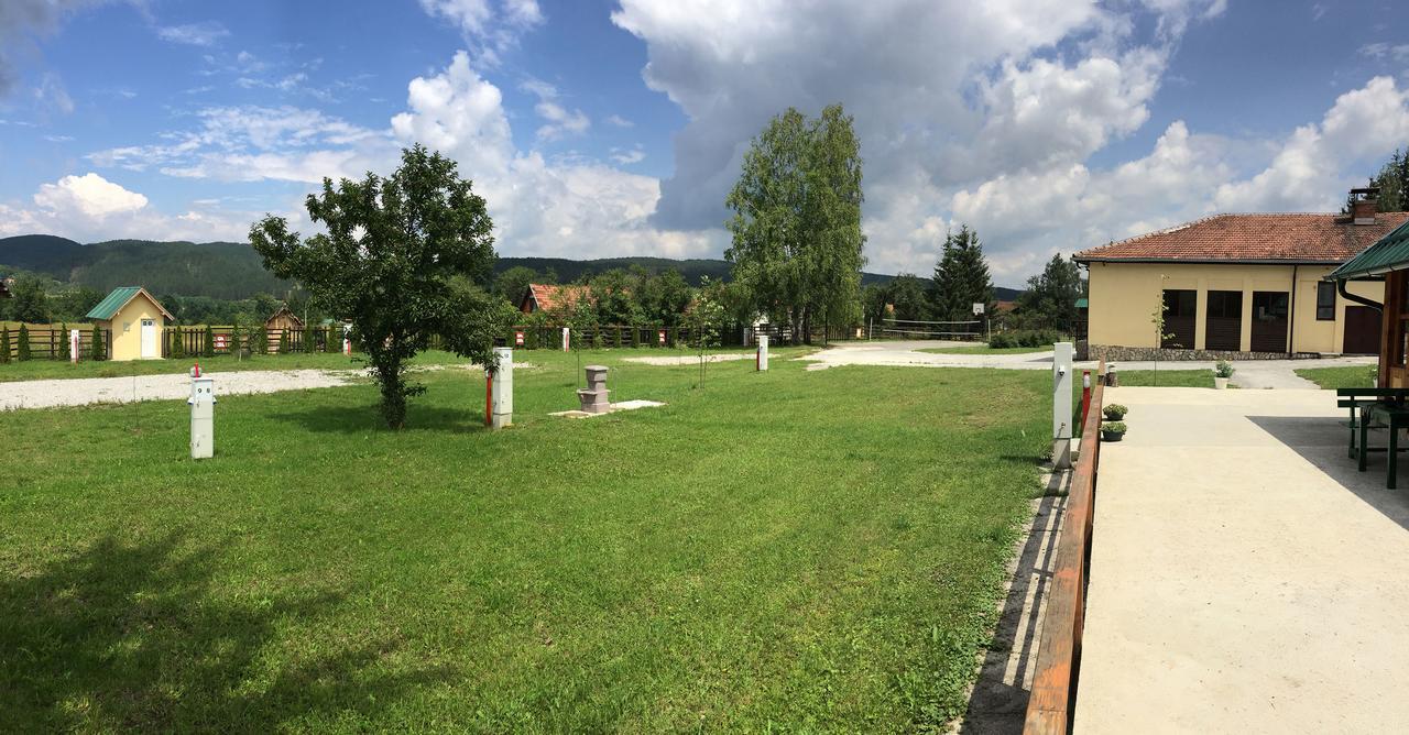 Apartments&Camping Zip Kremna Exterior photo
