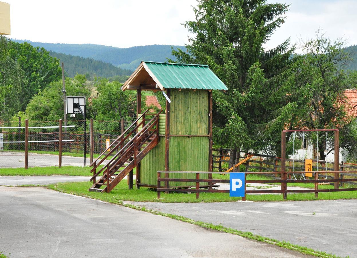 Apartments&Camping Zip Kremna Exterior photo